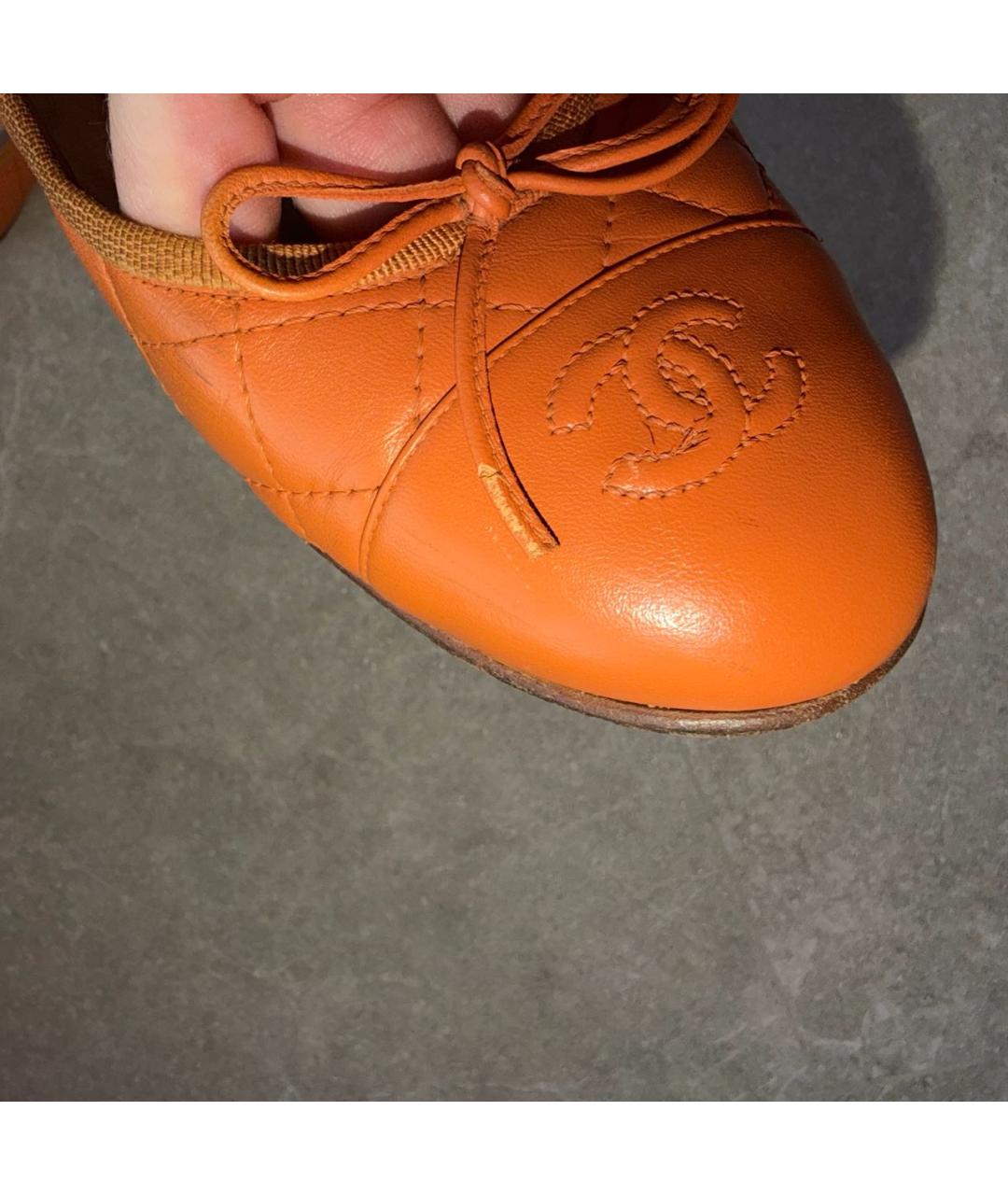 CHANEL Оранжевое кожаные балетки, фото 7