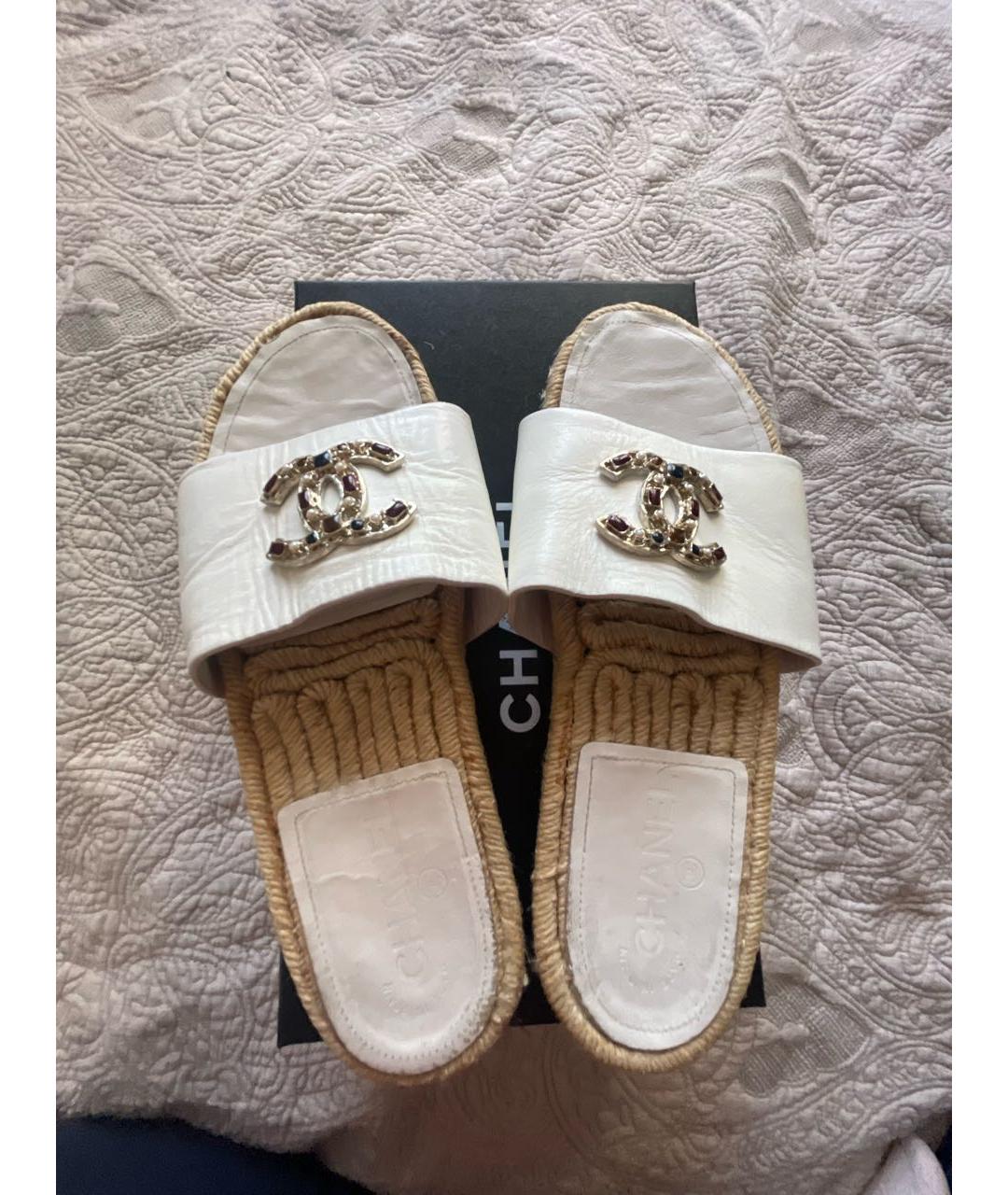 CHANEL Белые кожаные шлепанцы, фото 3
