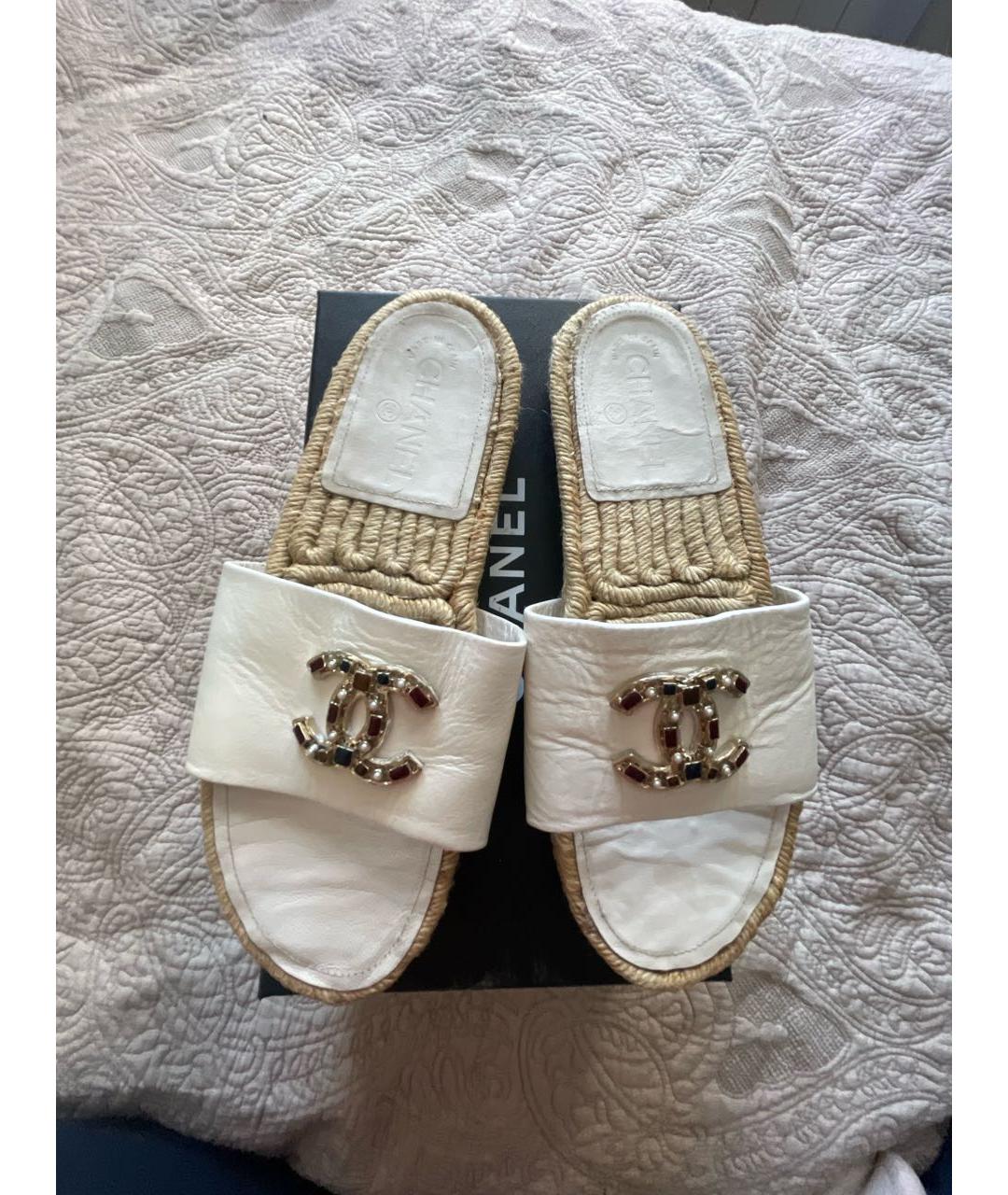 CHANEL Белые кожаные шлепанцы, фото 2