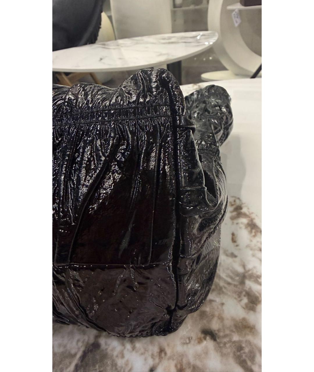 PRADA Черная сумка с короткими ручками из лакированной кожи, фото 5