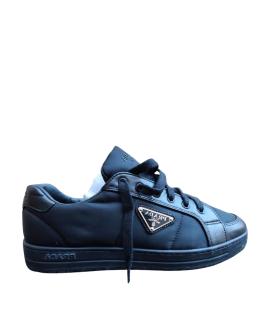 PRADA Низкие кроссовки / кеды
