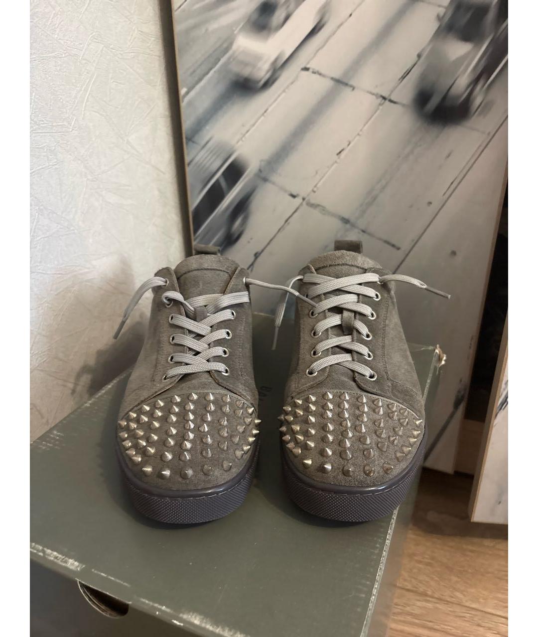 CHRISTIAN LOUBOUTIN Серые замшевые низкие кроссовки / кеды, фото 2