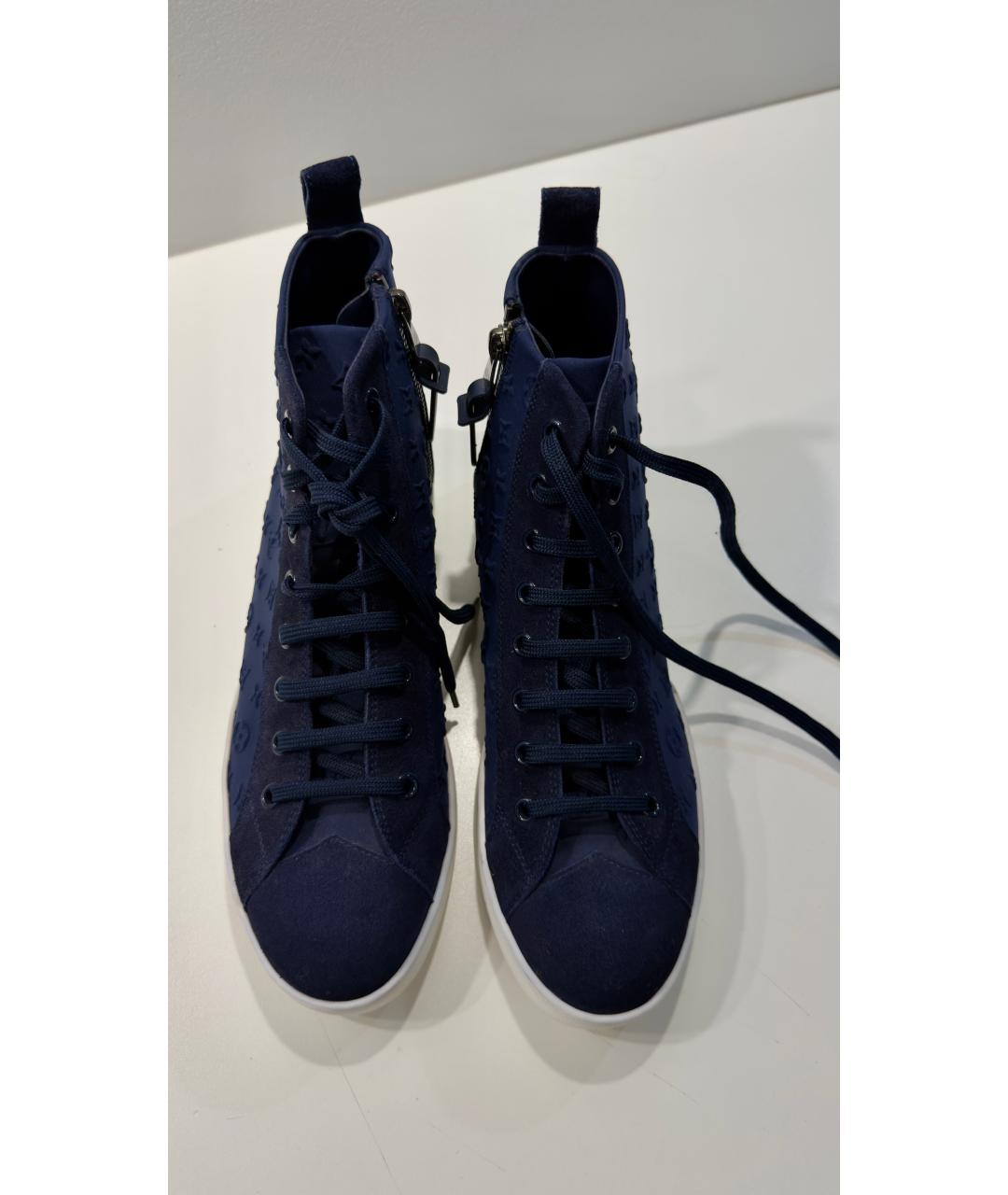 LOUIS VUITTON Темно-синие замшевые кеды, фото 2