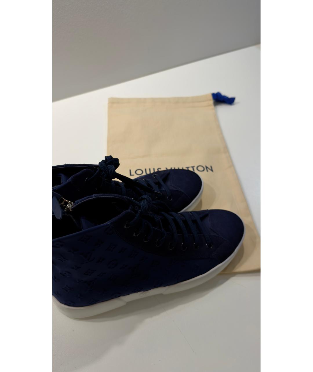 LOUIS VUITTON Темно-синие замшевые кеды, фото 3