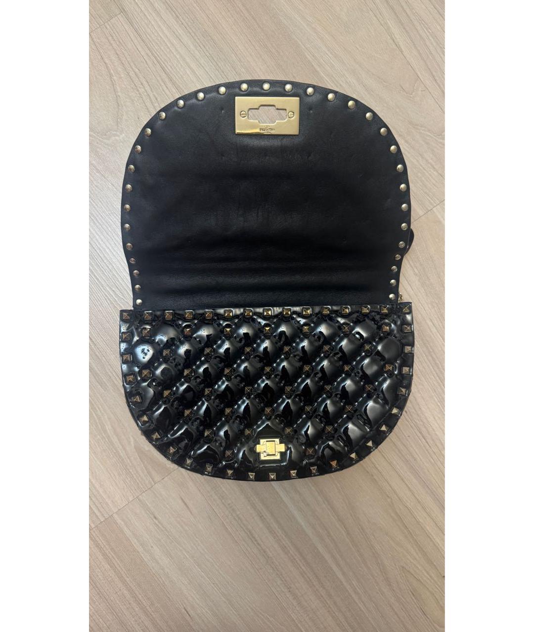 VALENTINO Черная сумка с короткими ручками из лакированной кожи, фото 8