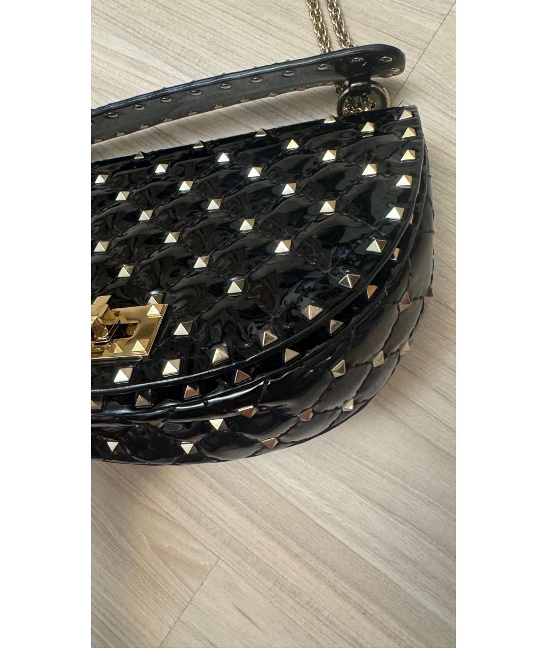 VALENTINO Черная сумка с короткими ручками из лакированной кожи, фото 4