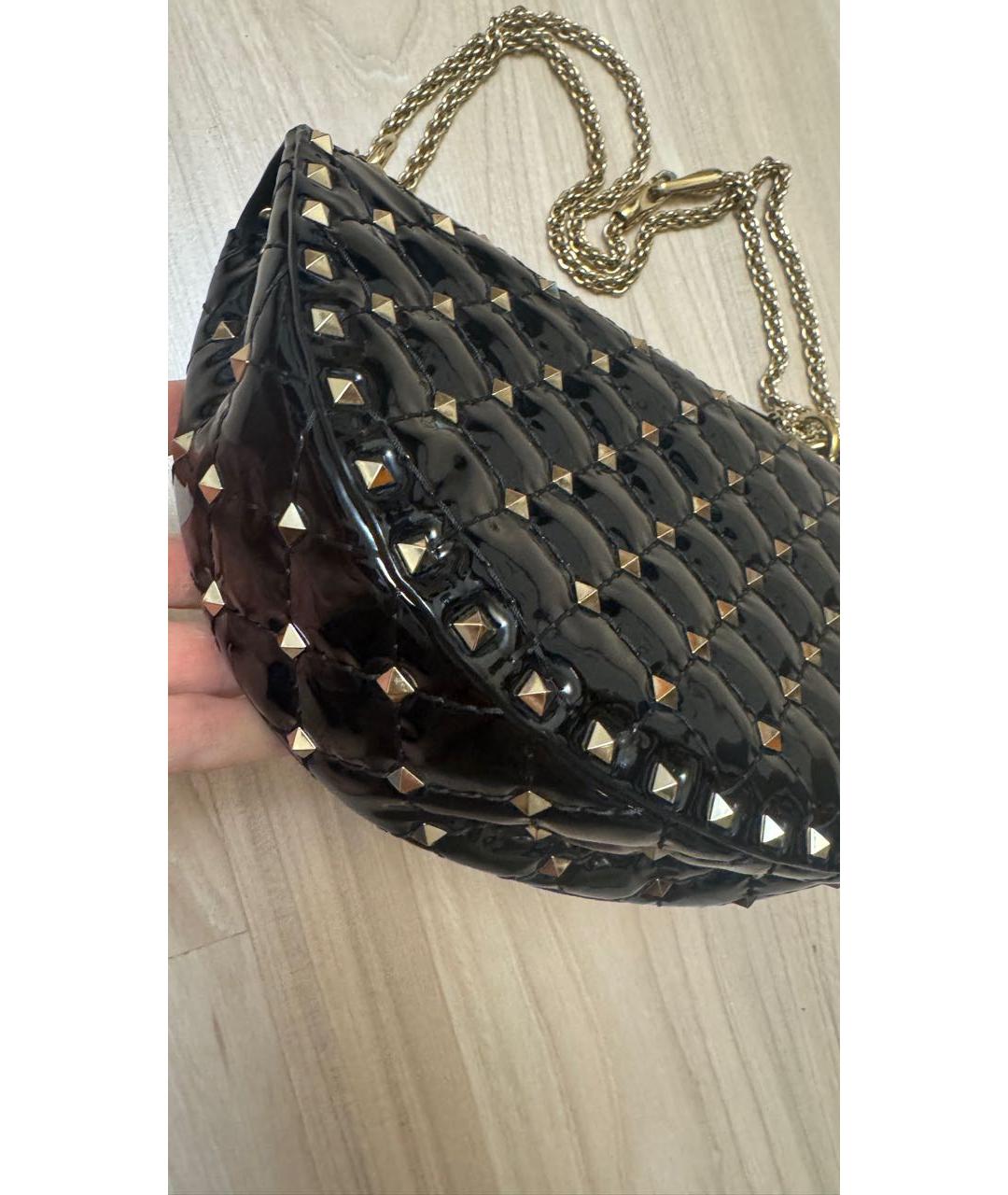 VALENTINO Черная сумка с короткими ручками из лакированной кожи, фото 7