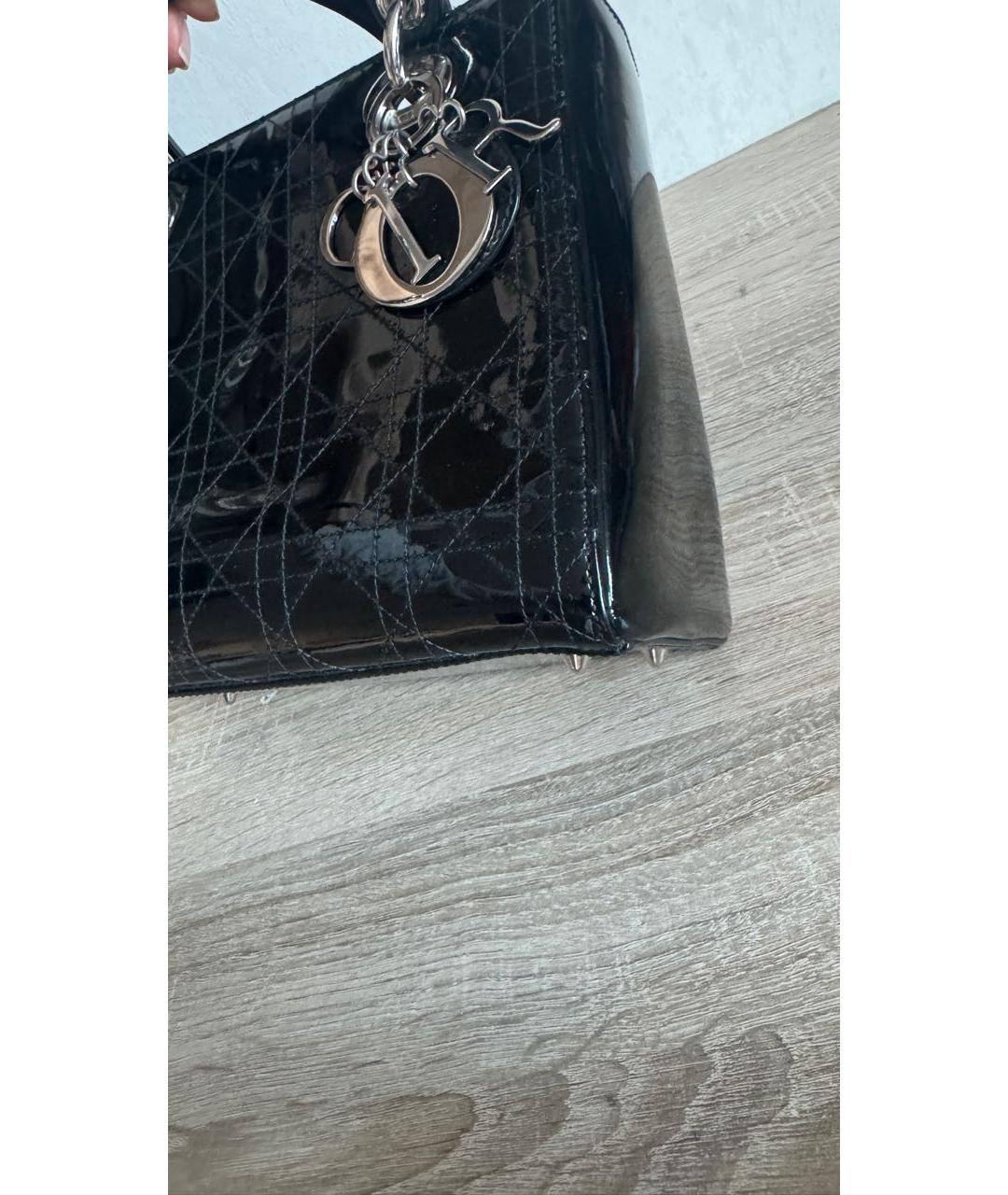 CHRISTIAN DIOR Черная сумка с короткими ручками из лакированной кожи, фото 4