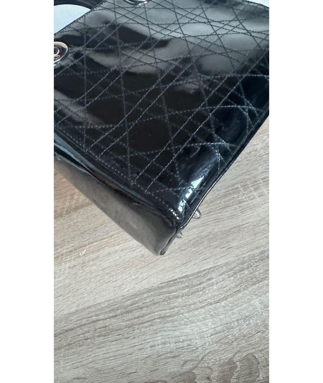 CHRISTIAN DIOR Черная сумка с короткими ручками из лакированной кожи, фото 5