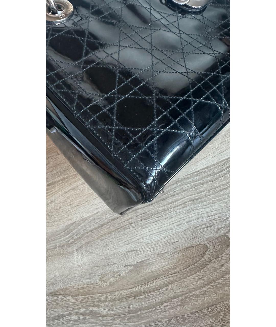 CHRISTIAN DIOR Черная сумка с короткими ручками из лакированной кожи, фото 3