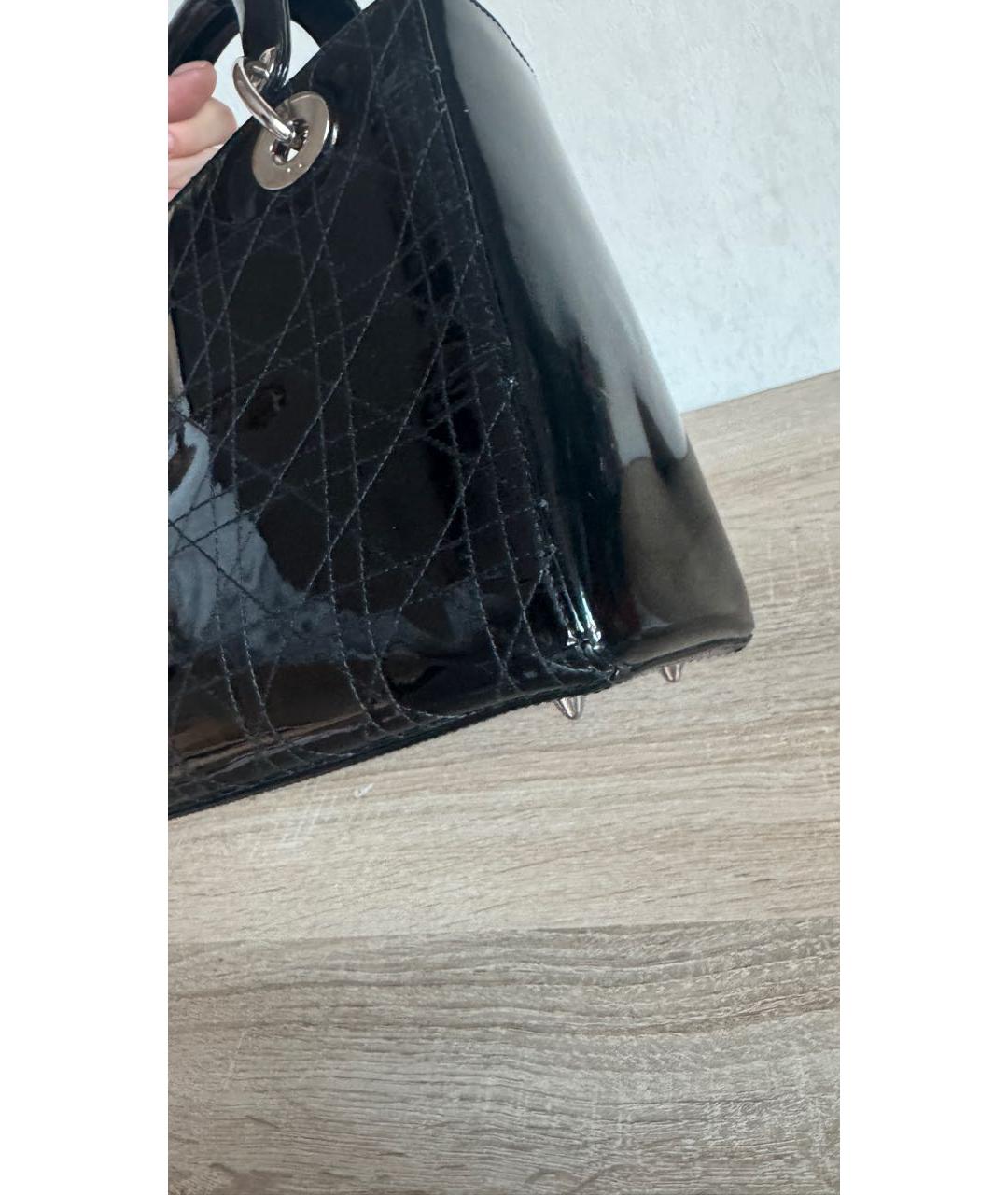 CHRISTIAN DIOR Черная сумка с короткими ручками из лакированной кожи, фото 6