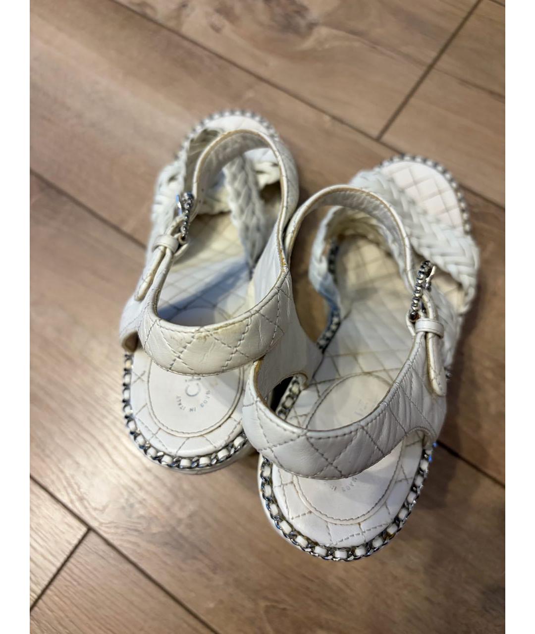 CHANEL Белые кожаные босоножки, фото 3