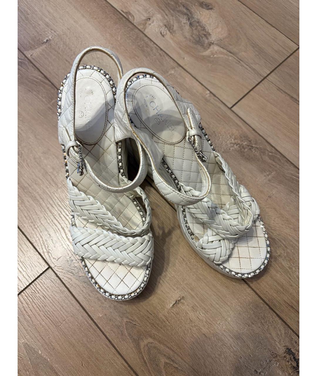 CHANEL Белые кожаные босоножки, фото 2