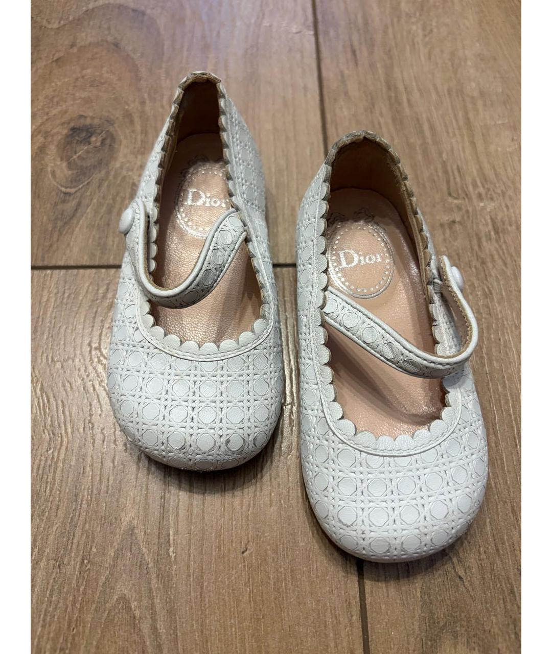 CHRISTIAN DIOR Белые кожаные балетки и туфли, фото 2