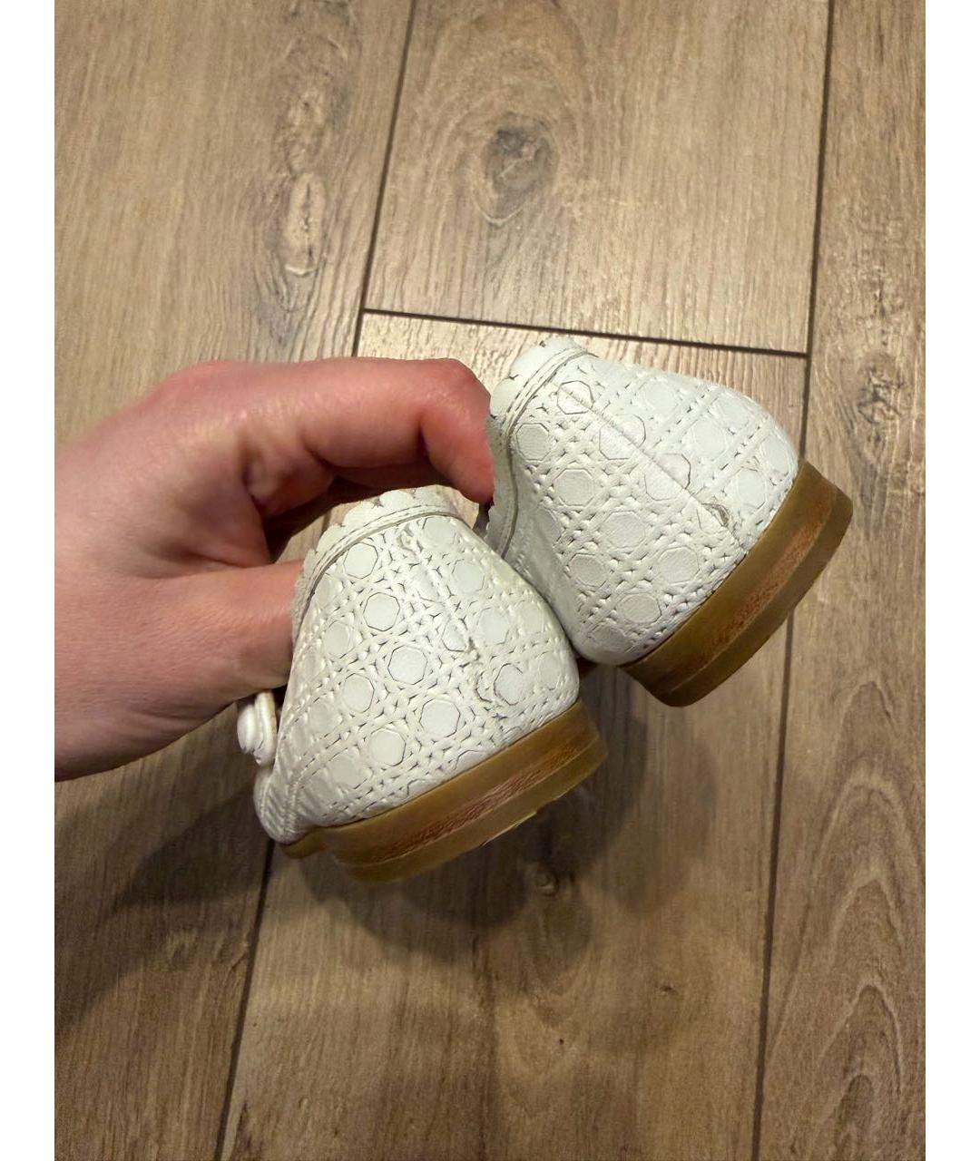 CHRISTIAN DIOR Белые кожаные балетки и туфли, фото 3