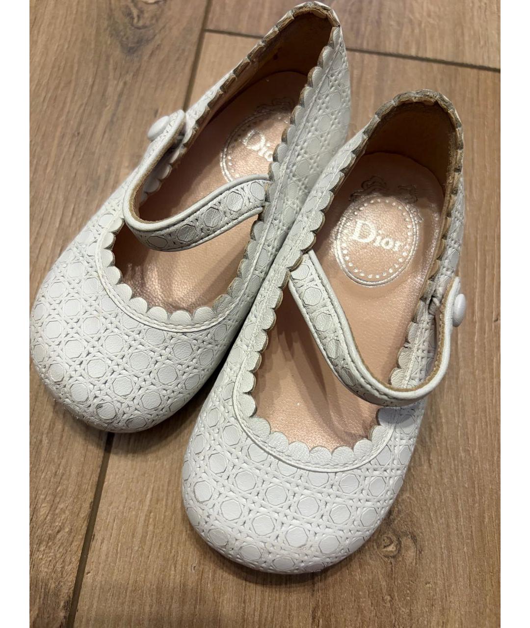 CHRISTIAN DIOR Белые кожаные балетки и туфли, фото 5