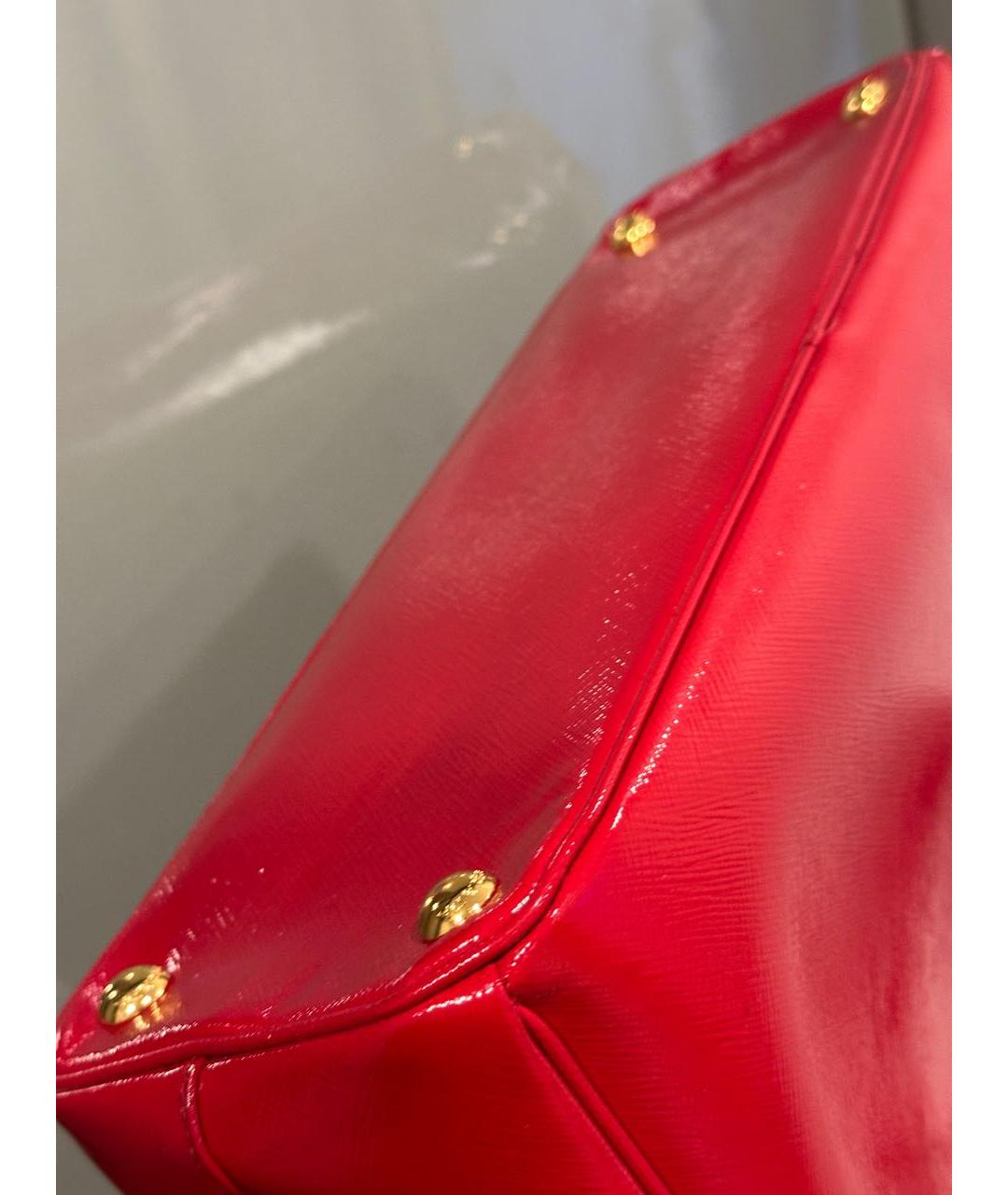 PRADA Красная сумка тоут из лакированной кожи, фото 7