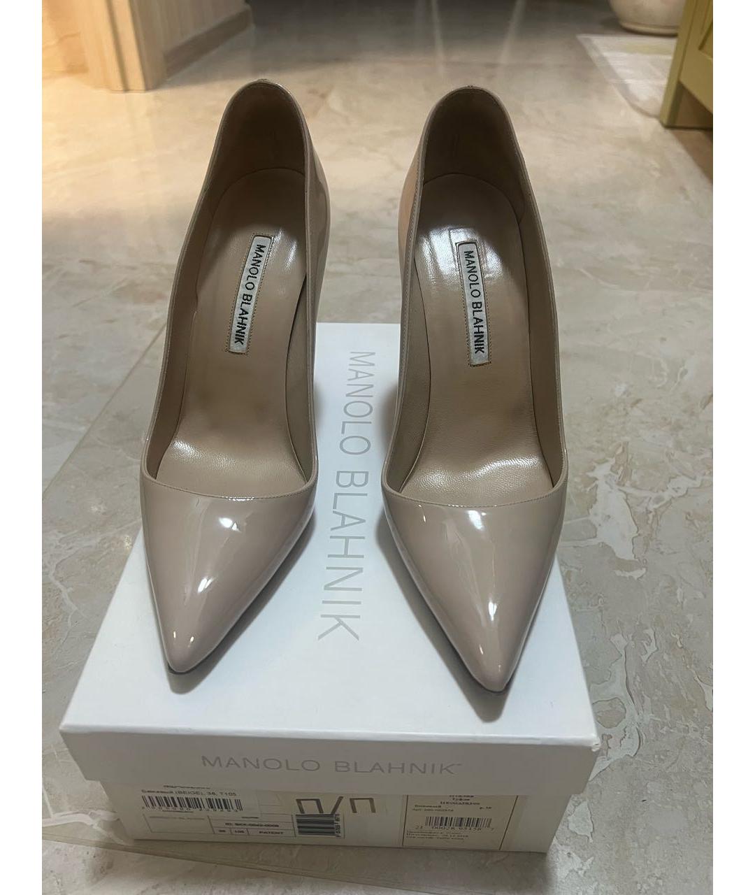 MANOLO BLAHNIK Бежевые туфли из лакированной кожи, фото 3