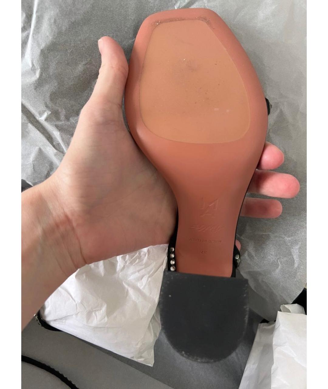 Amina Muaddi Черные текстильные босоножки, фото 3