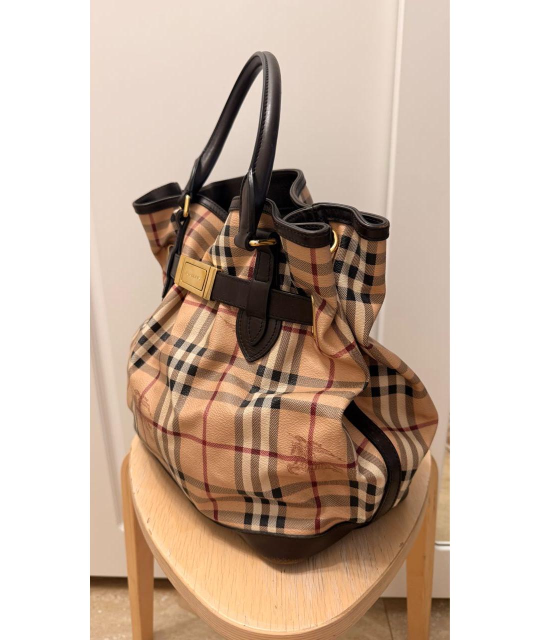 BURBERRY Кожаная сумка с короткими ручками, фото 2