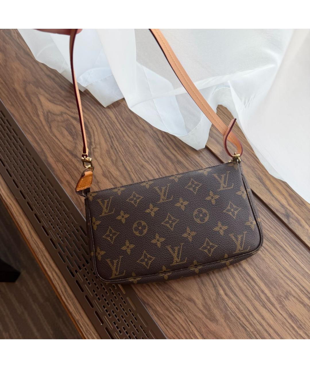 LOUIS VUITTON Коричневая сумка через плечо, фото 4