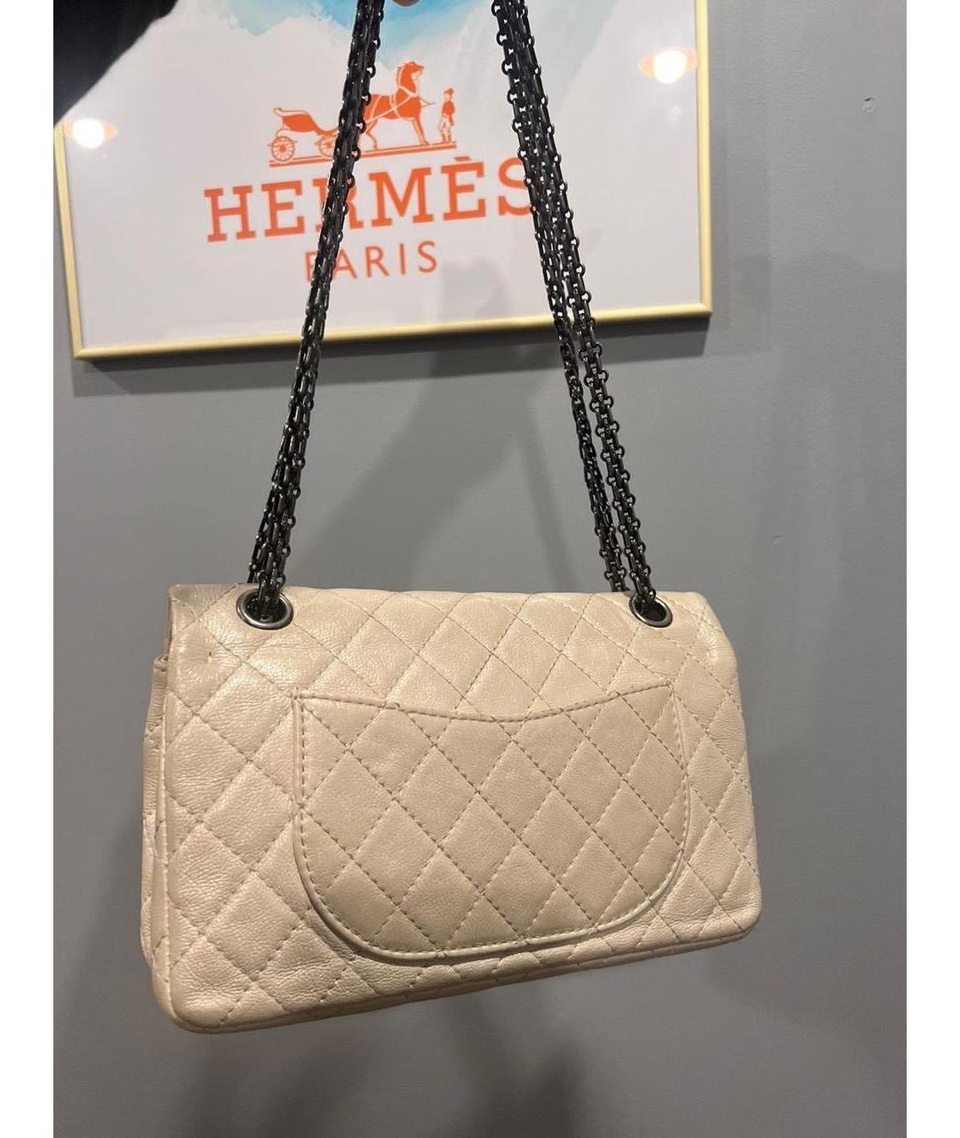 CHANEL Бежевая кожаная сумка с короткими ручками, фото 3