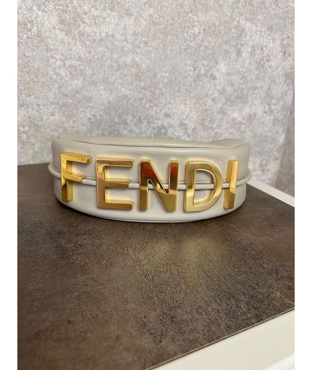 FENDI Бежевая кожаная сумка с короткими ручками, фото 3