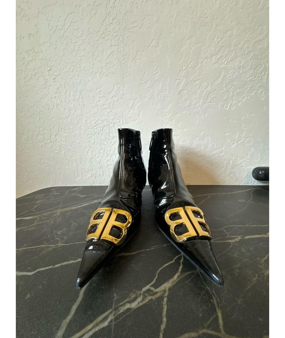 BALENCIAGA Черные ботильоны из лакированной кожи, фото 2