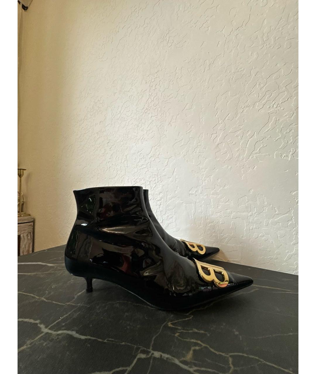 BALENCIAGA Черные ботильоны из лакированной кожи, фото 9