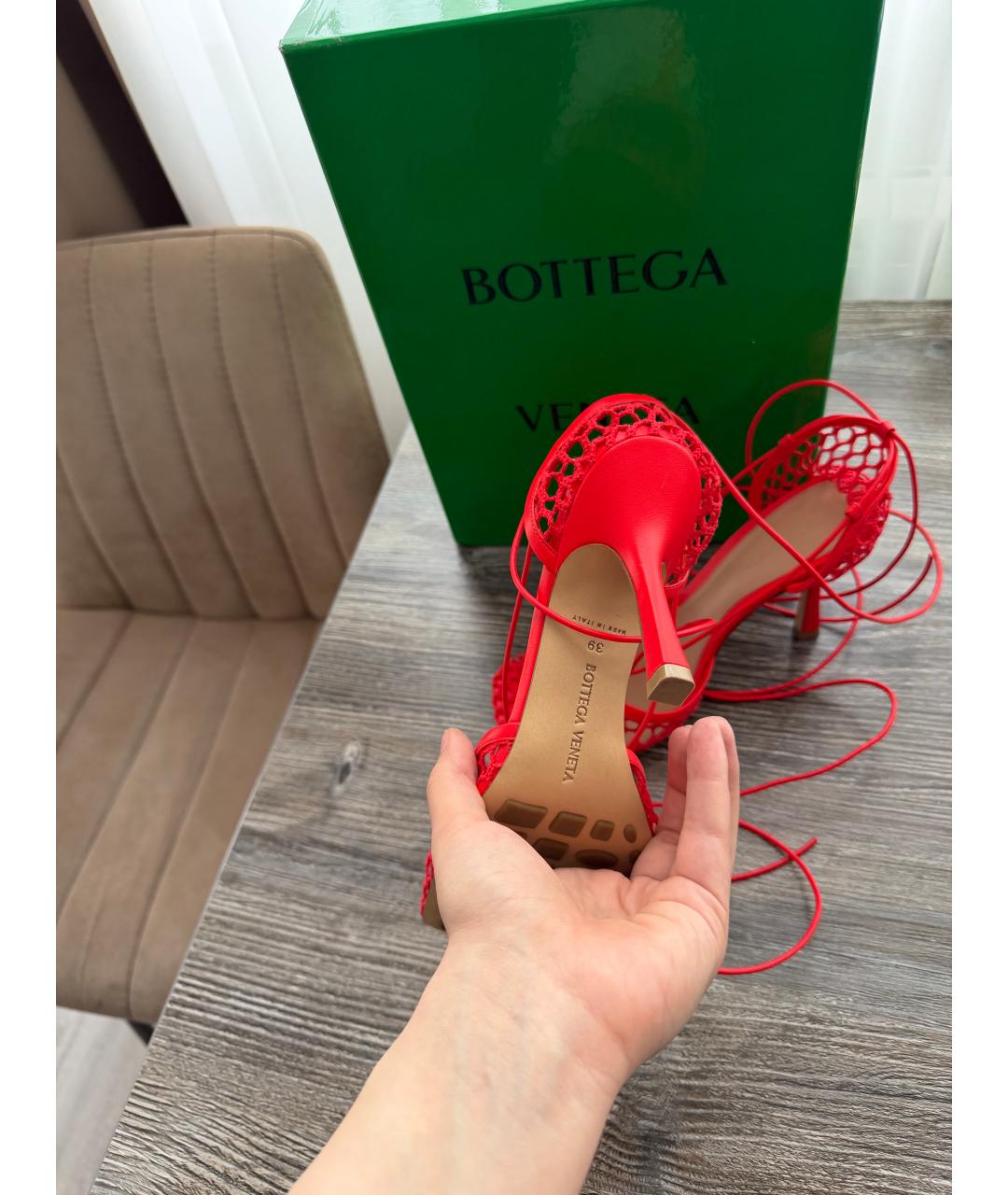 BOTTEGA VENETA Красные текстильные босоножки, фото 3