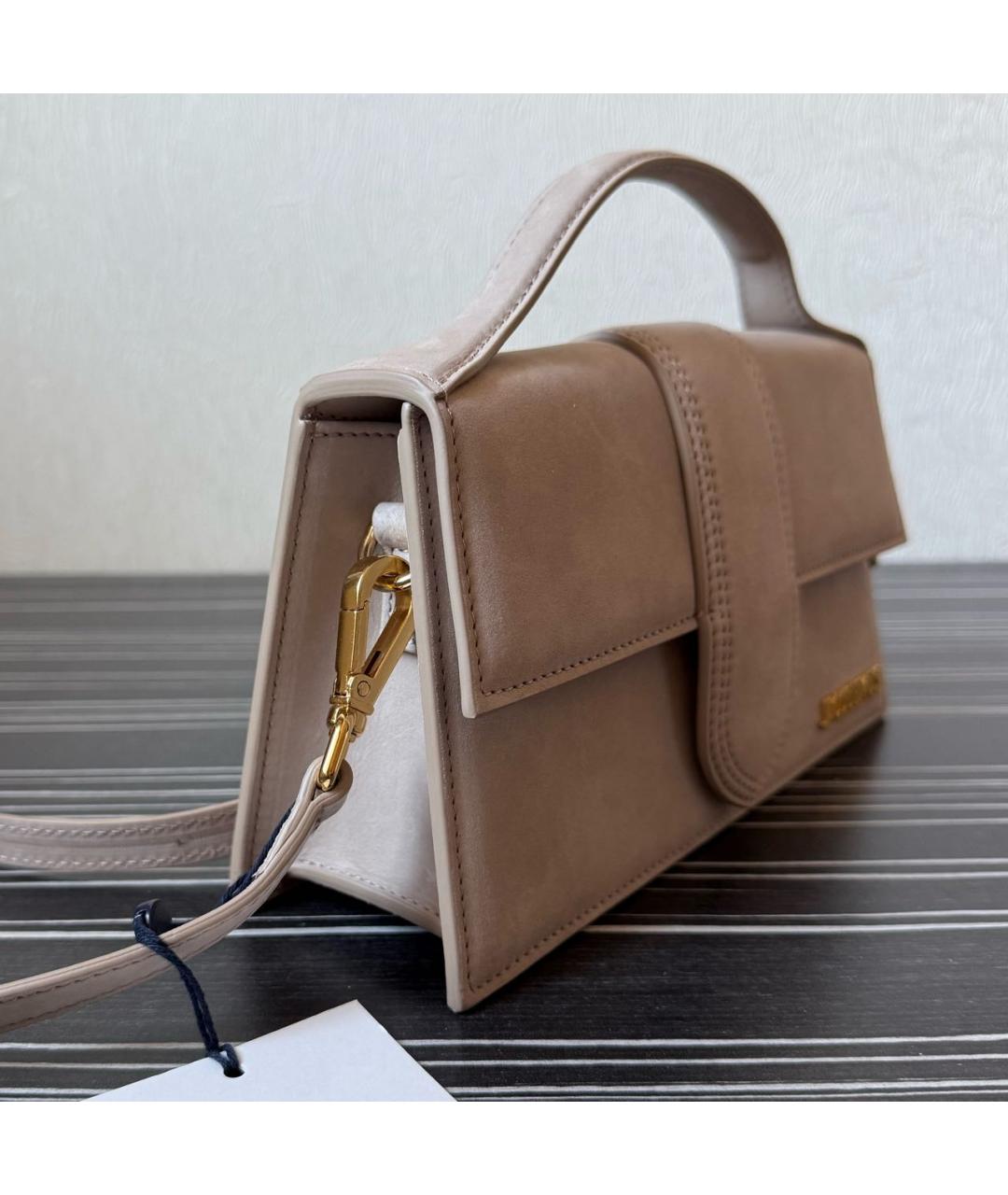 JACQUEMUS Бежевая замшевая сумка с короткими ручками, фото 2