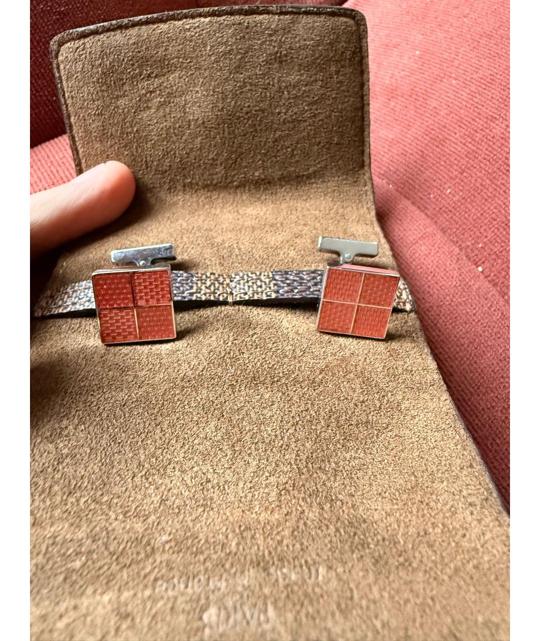 LOUIS VUITTON Коралловые серебряные запонки, фото 5