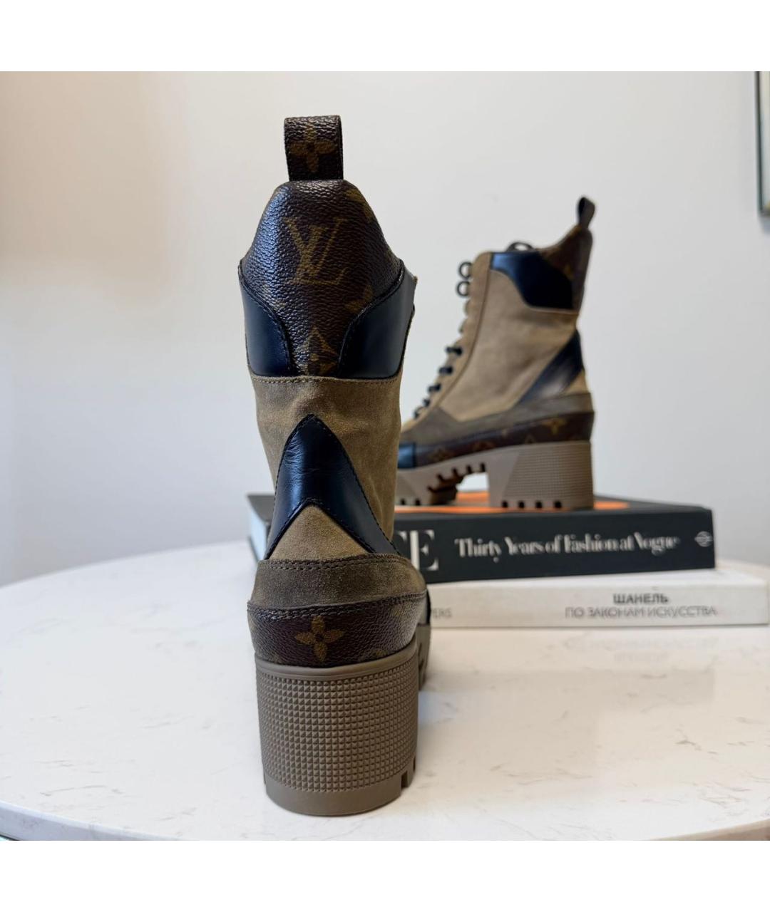 LOUIS VUITTON Коричневые замшевые ботинки, фото 3