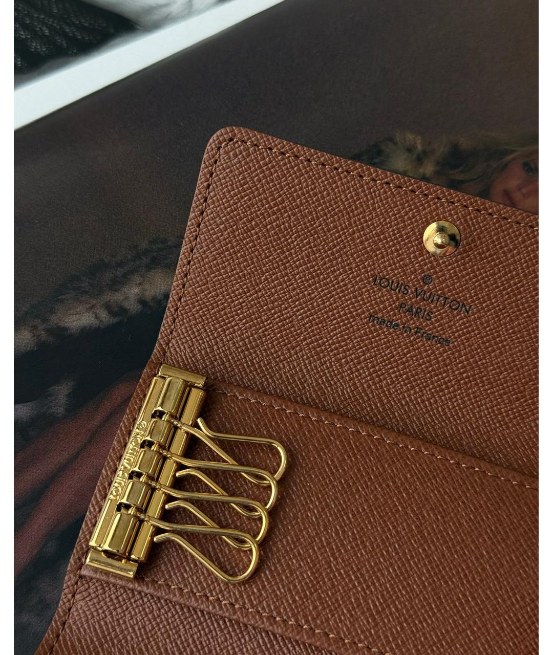 LOUIS VUITTON Коричневая ключница, фото 3