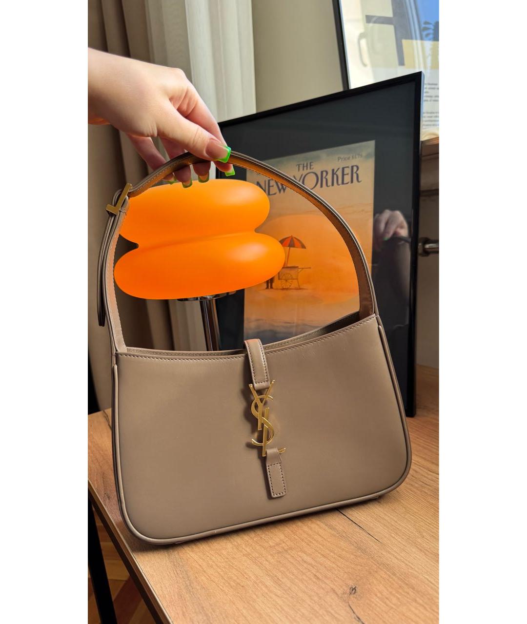 SAINT LAURENT Бежевая кожаная сумка с короткими ручками, фото 7
