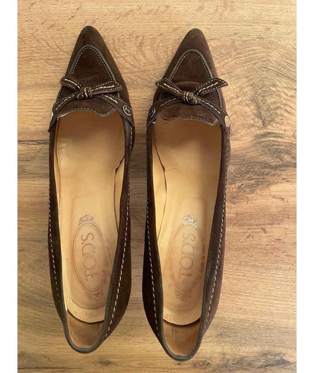 TOD'S Коричневые замшевые лодочки на низком каблуке, фото 3