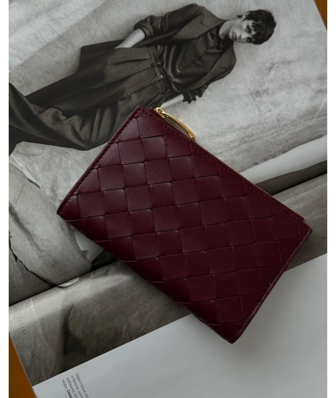 BOTTEGA VENETA Бордовый кожаный кошелек, фото 5