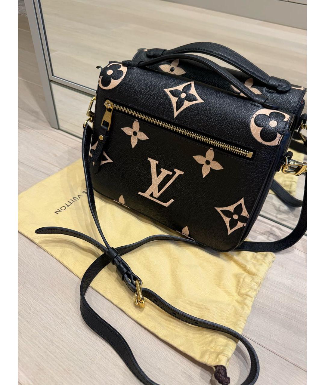 LOUIS VUITTON Черная кожаная сумка с короткими ручками, фото 2