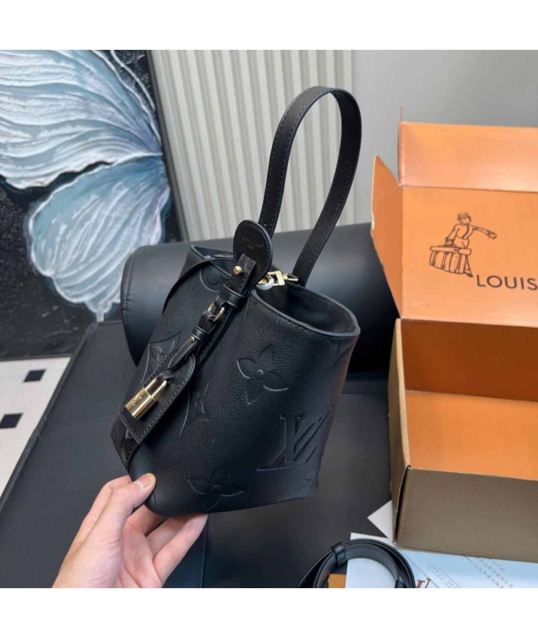 LOUIS VUITTON Черная кожаная сумка с короткими ручками, фото 3