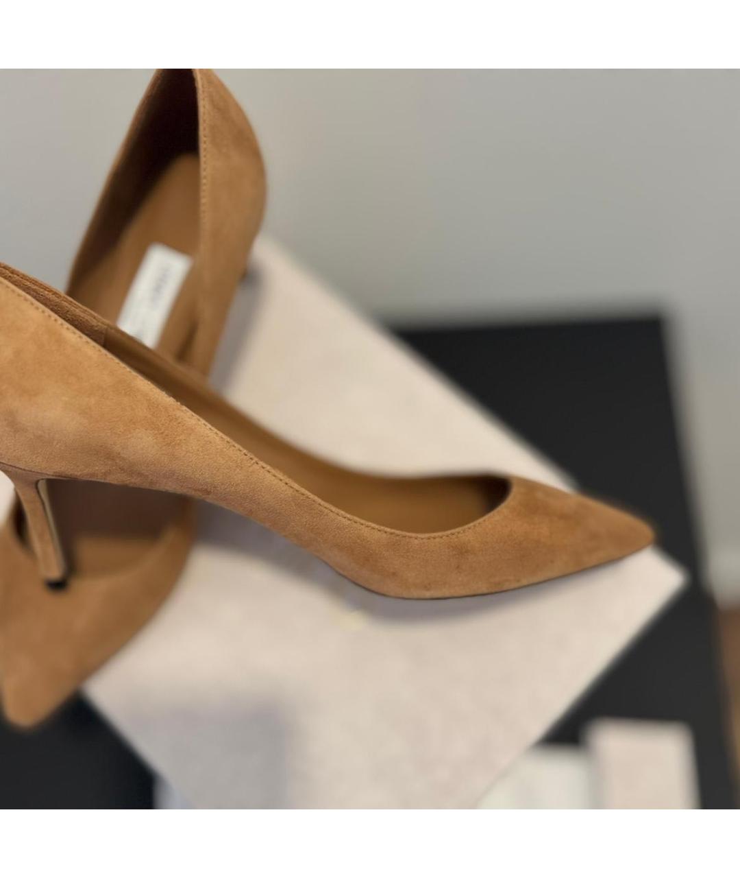 JIMMY CHOO Горчичные замшевые лодочки на низком каблуке, фото 6