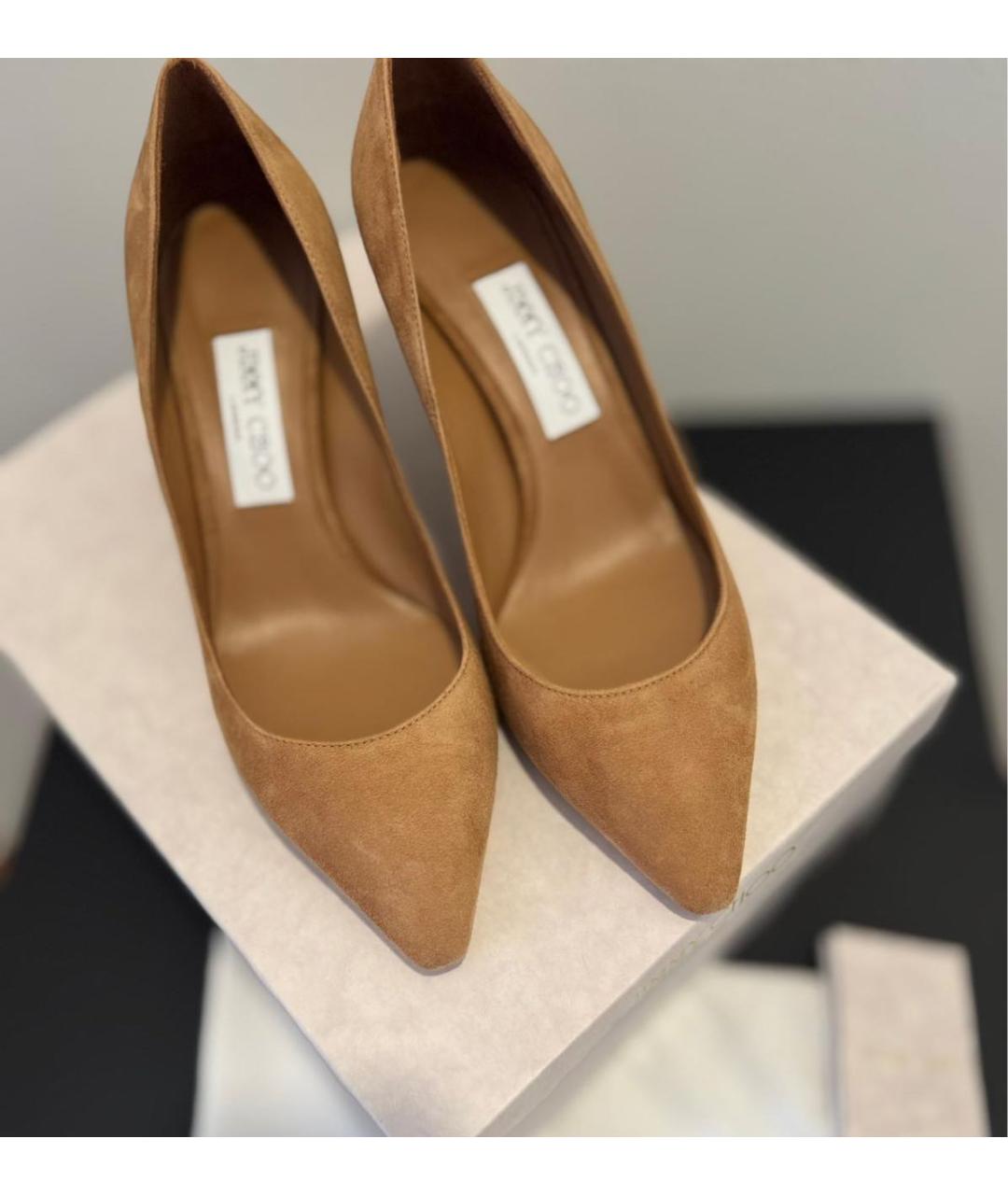 JIMMY CHOO Горчичные замшевые лодочки на низком каблуке, фото 2