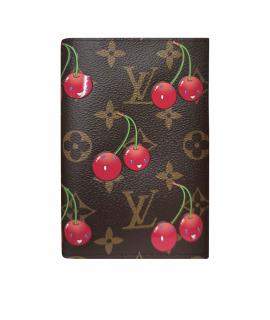 LOUIS VUITTON Обложка/футляр