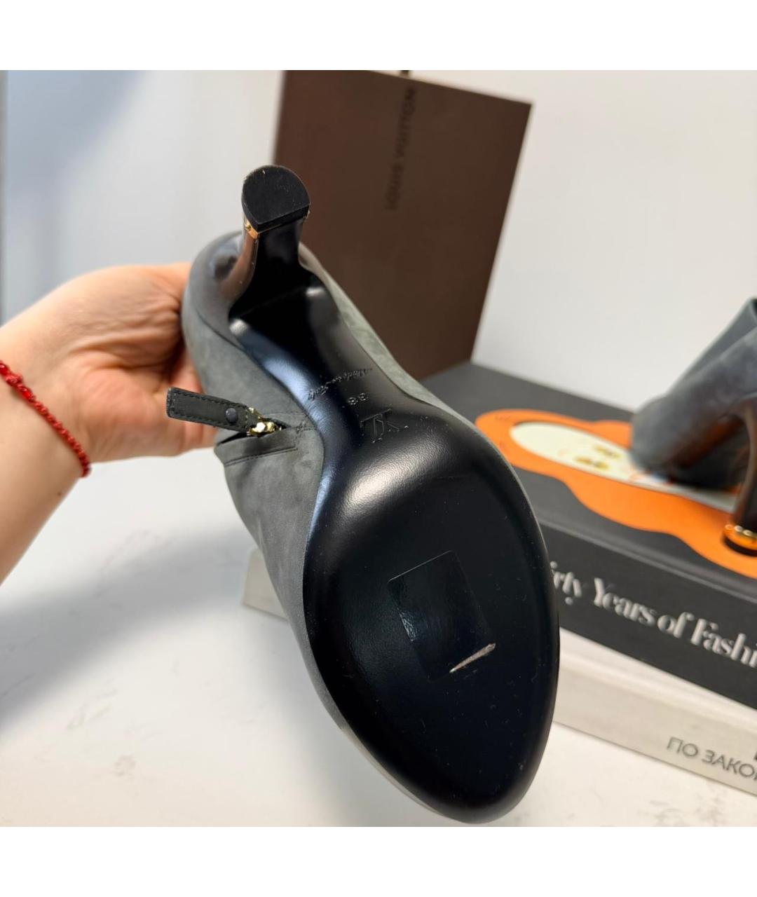 LOUIS VUITTON Серые замшевые ботильоны, фото 4