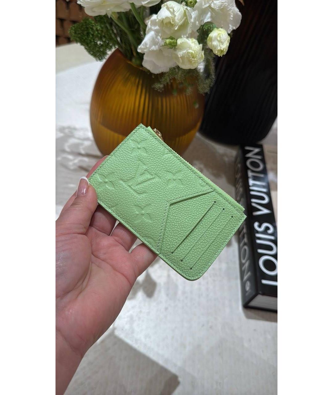 LOUIS VUITTON Салатовый кожаный кардхолдер, фото 3