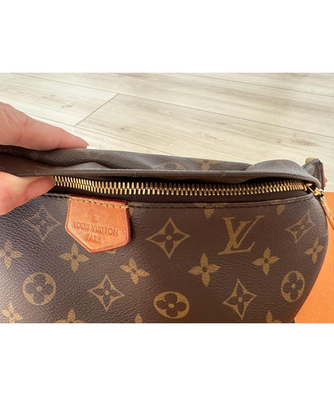 LOUIS VUITTON Коричневая кожаная поясная сумка, фото 4