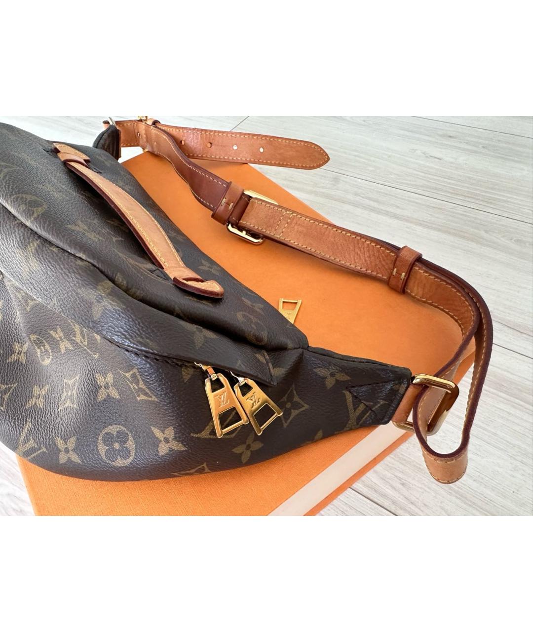 LOUIS VUITTON Коричневая кожаная поясная сумка, фото 5