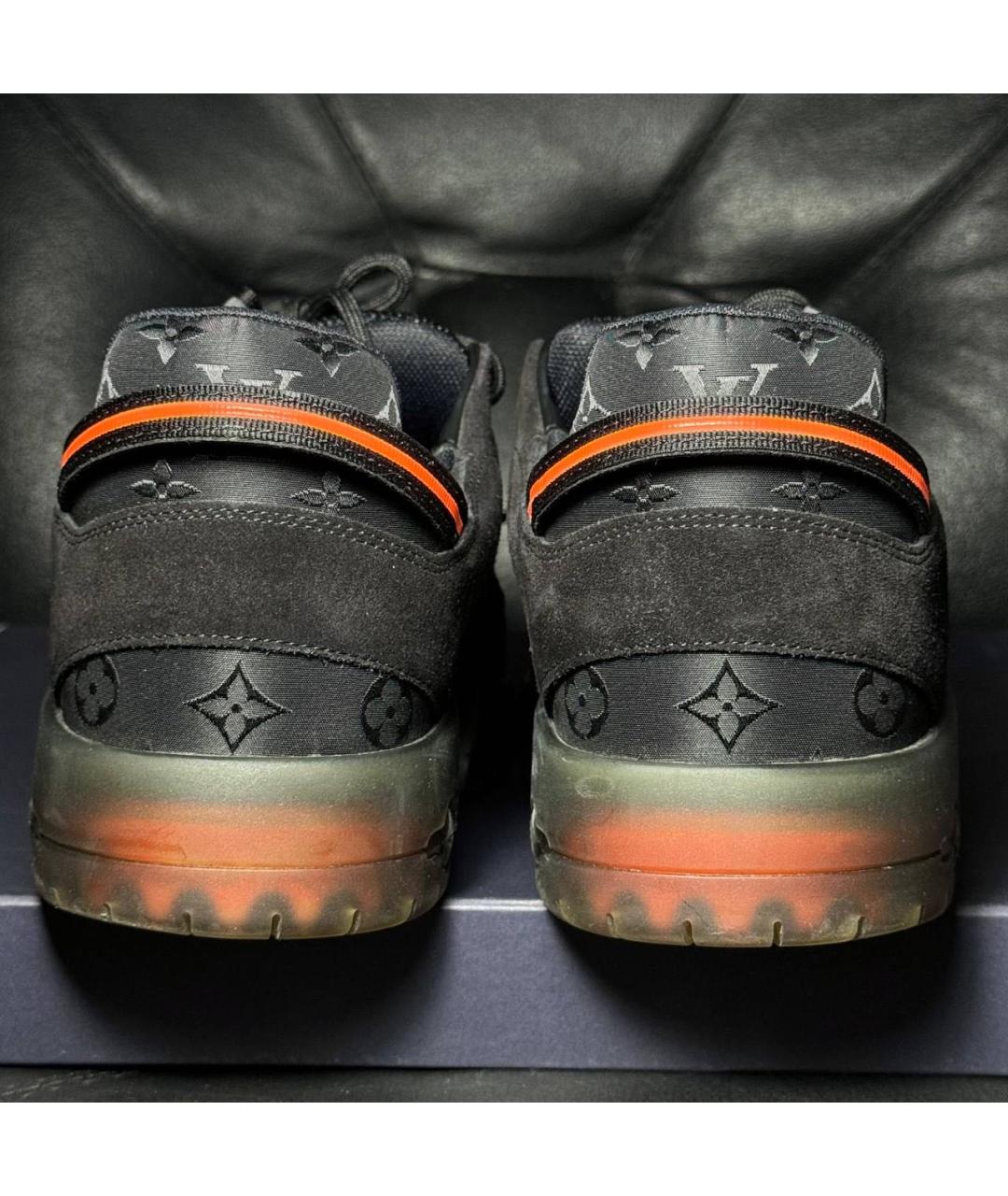 LOUIS VUITTON Черные замшевые кроссовки, фото 2