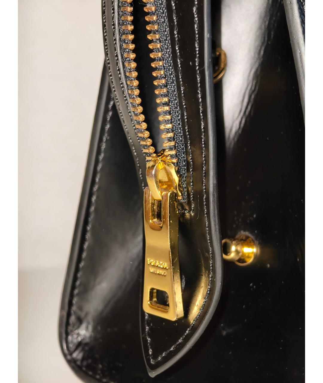 PRADA Черная кожаная сумка с короткими ручками, фото 4
