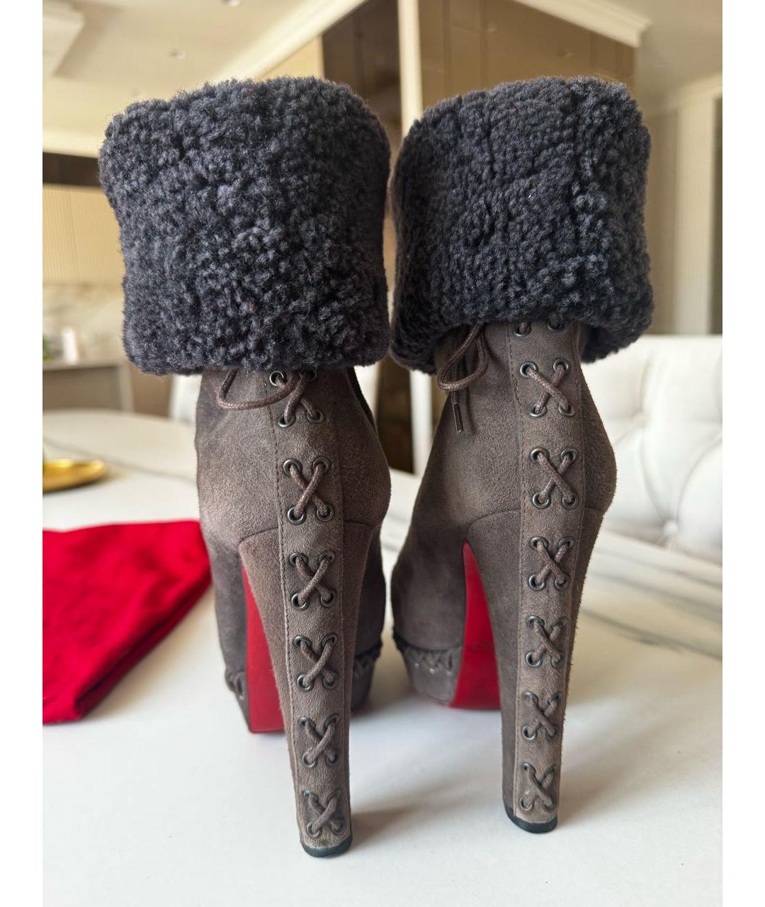 CHRISTIAN LOUBOUTIN Антрацитовые замшевые ботильоны, фото 3