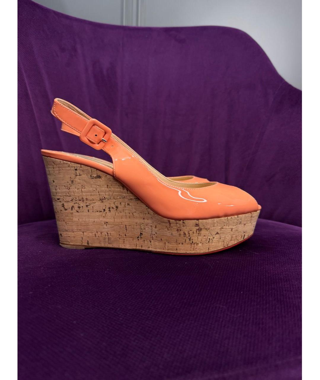 CHRISTIAN LOUBOUTIN Коралловые босоножки из лакированной кожи, фото 7